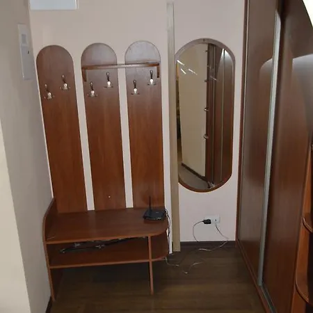 на вулиці дорошенка 12 в центрі львова недалеко оперного театру з власною парковкою у дворі * Leopoli