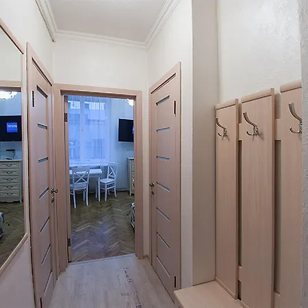 Doroshanka Lviv: Opera House Proximity With Private Parking Apartment
