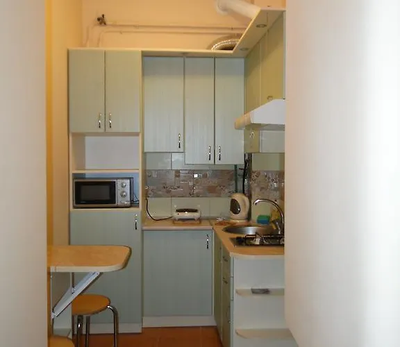 на вулиці дорошенка 12 в центрі львова недалеко оперного театру з власною парковкою у дворі Leópolis