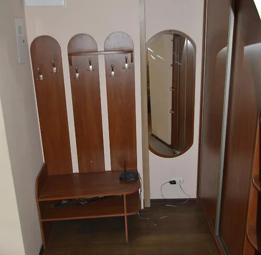 на вулиці дорошенка 12 в центрі львова недалеко оперного театру з власною парковкою у дворі * Leópolis