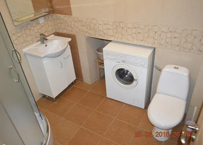 Apartamento на вулиці дорошенка 12 в центрі львова недалеко оперного театру з власною парковкою у дворі *