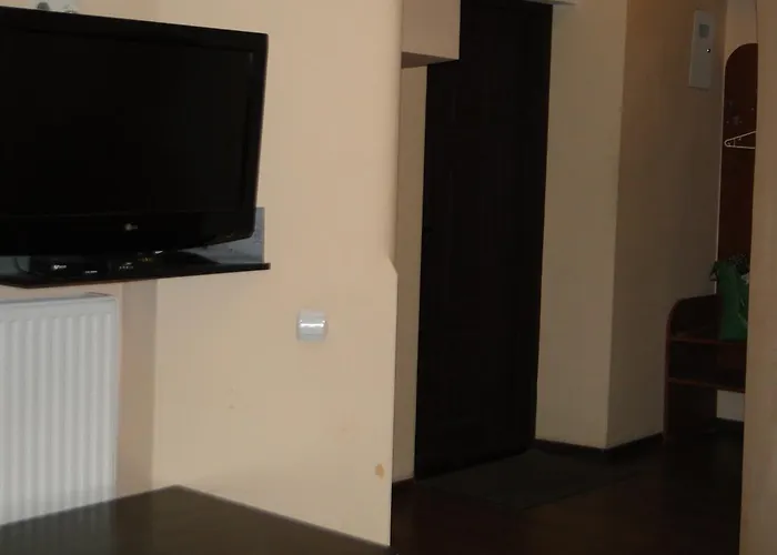 на вулиці дорошенка 12 в центрі львова недалеко оперного театру з власною парковкою у дворі 아파트 리비프