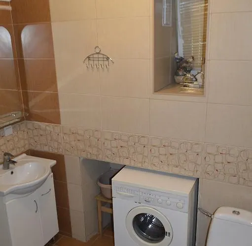 на вулиці дорошенка 12 в центрі львова недалеко оперного театру з власною парковкою у дворі Apartamento *