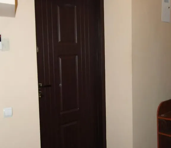 на вулиці дорошенка 12 в центрі львова недалеко оперного театру з власною парковкою у дворі * Leópolis