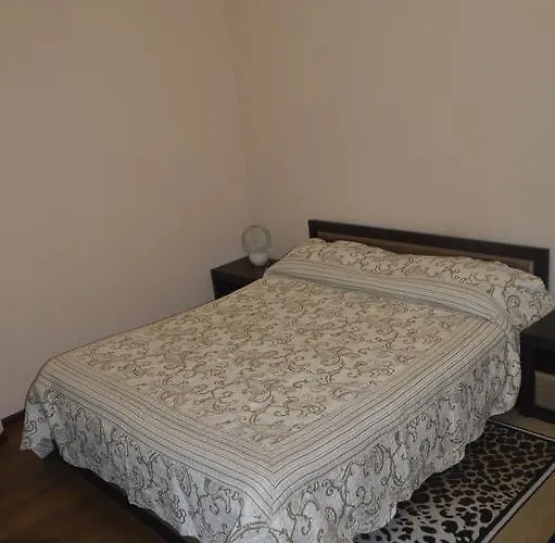 на вулиці дорошенка 12 в центрі львова недалеко оперного театру з власною парковкою у дворі Apartamento