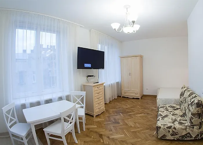 на вулиці дорошенка 12 в центрі львова недалеко оперного театру з власною парковкою у дворі * Leópolis