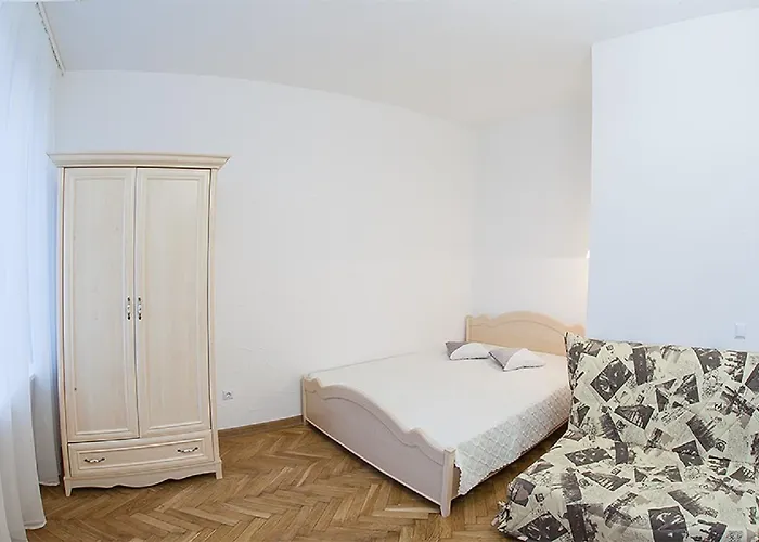 на вулиці дорошенка 12 в центрі львова недалеко оперного театру з власною парковкою у дворі 아파트 *