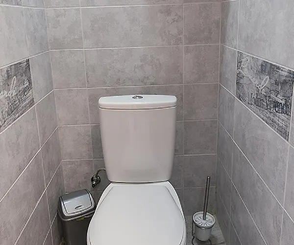 на вулиці дорошенка 12 в центрі львова недалеко оперного театру з власною парковкою у дворі Apartamento *