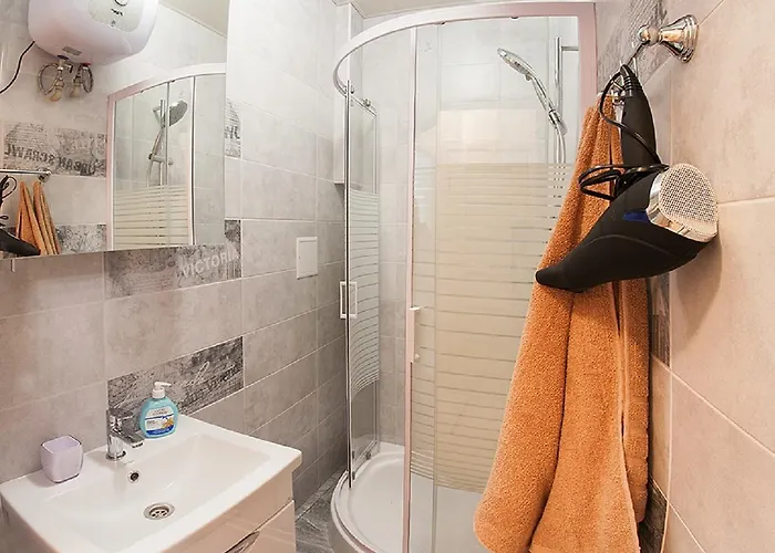 на вулиці дорошенка 12 в центрі львова недалеко оперного театру з власною парковкою у дворі Διαμέρισμα